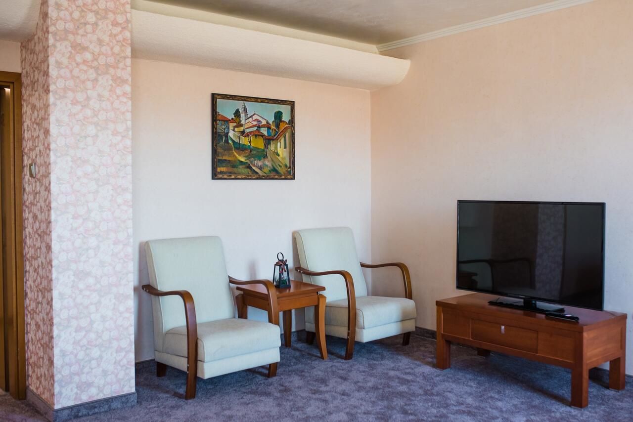 Отель Hotel Kazanluk Казанлык