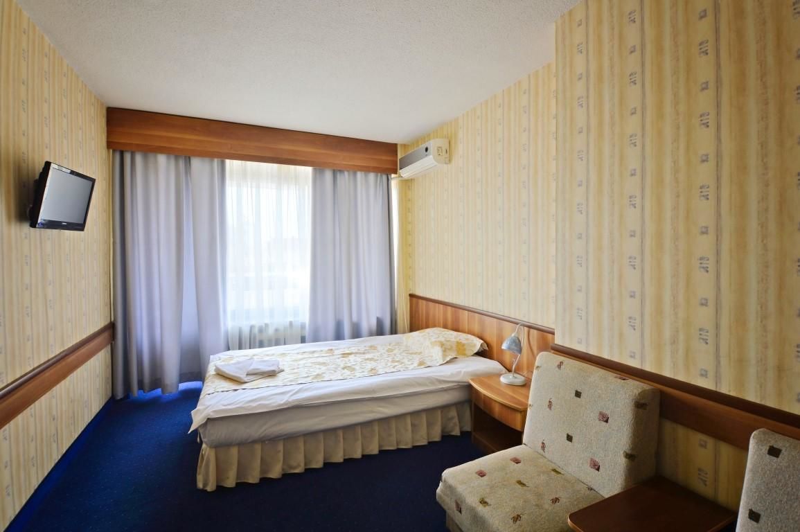 Отель Hotel Kazanluk Казанлык-41